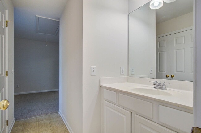 Building Photo - 100 Chinquapin Dr