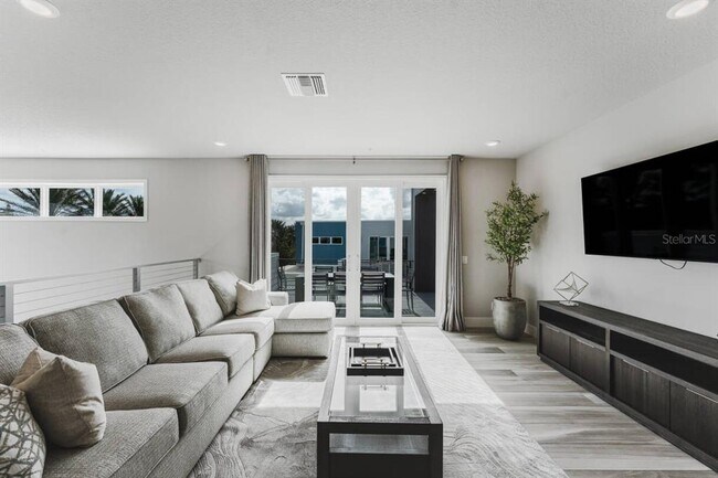 Building Photo - 7760 Sandy Ridge Dr