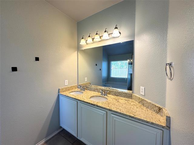 Building Photo - 824 Baltusrol Dr