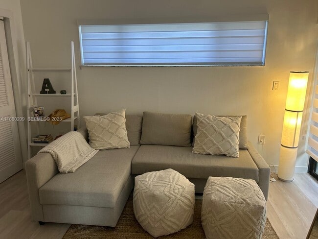 Building Photo - 3036 SW 27th Ave