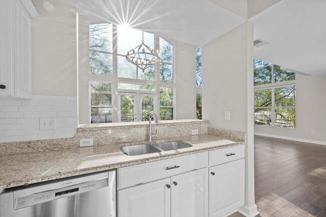 Building Photo - 200 S Dawson St