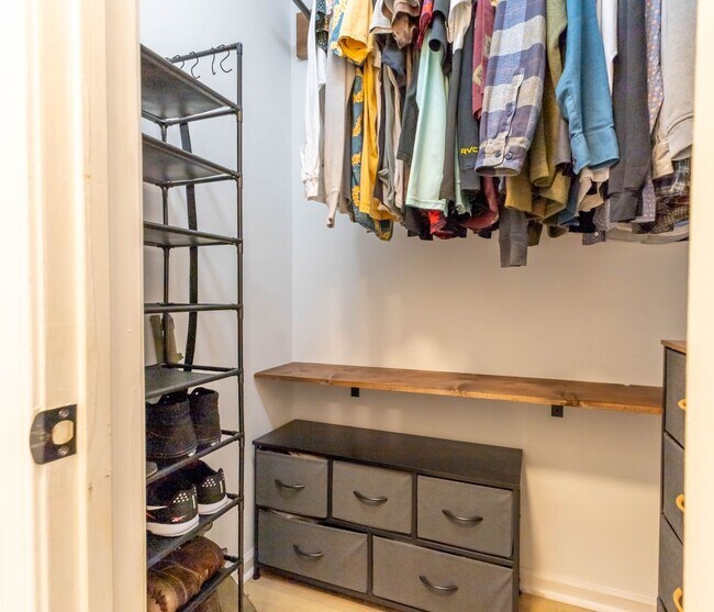 Building Photo - READY SOON! Beautifully Updated 3BR/2BA Ho...