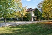 Building Photo - Spacious country flat