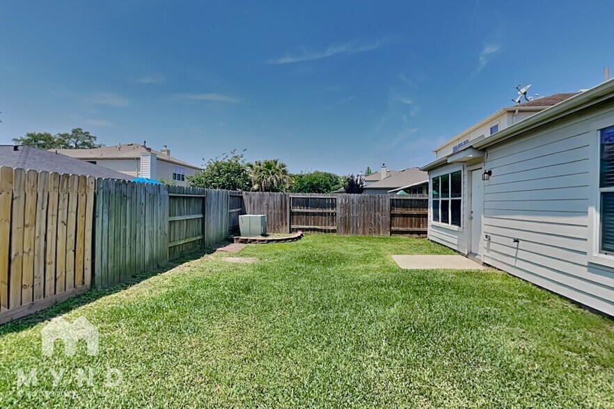 Building Photo - 7318 Rosebud Bend Dr