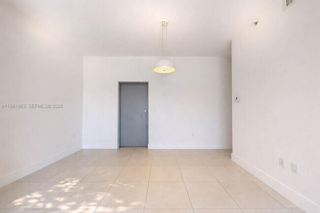 Building Photo - 519 SW 5th Ave