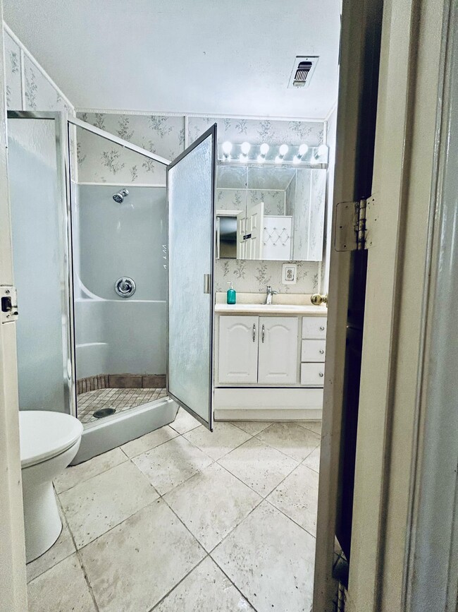 2nd Bathroom - 2118 Barton Dr