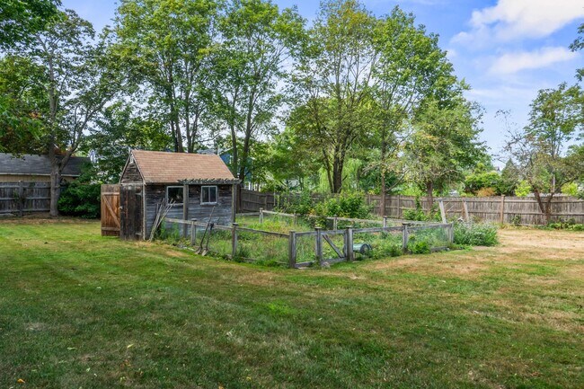 Building Photo - New England Style Farm House for RENT in P...