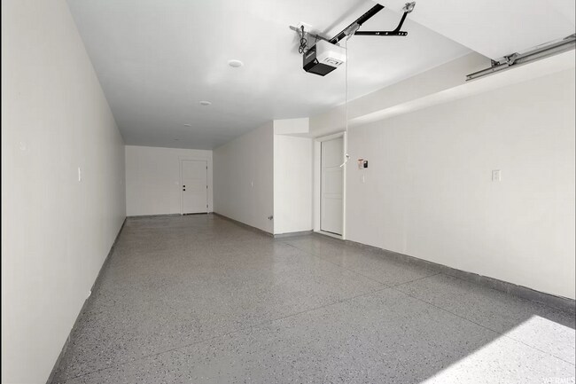 Building Photo - Beautiful Townhome 4 bd & 3.5 bath in American Fork