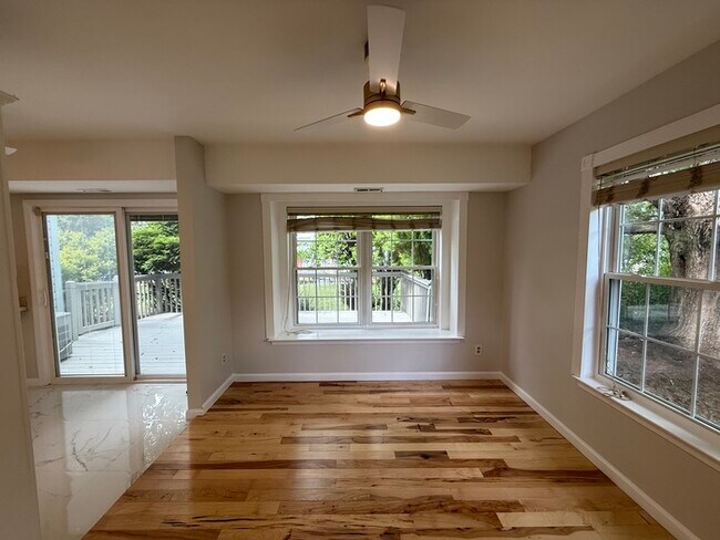 Building Photo - 271 Edgeware Ct