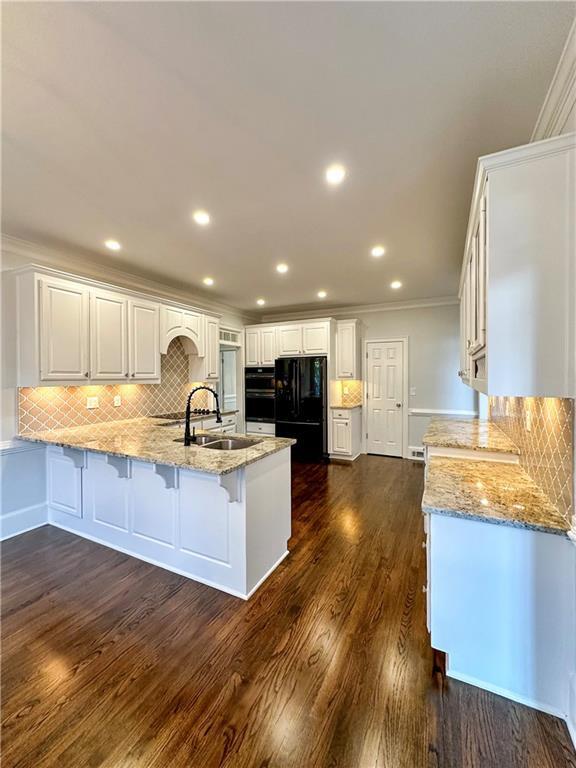 Building Photo - 2660 Coachmans Cir