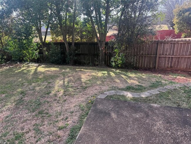 Building Photo - 1924 Dundee Dr