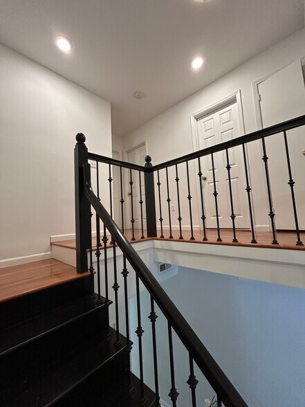 Building Photo - 6520 Roswell Rd