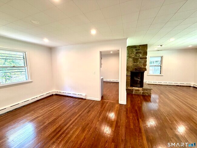 Building Photo - 137 Florida Hill Rd