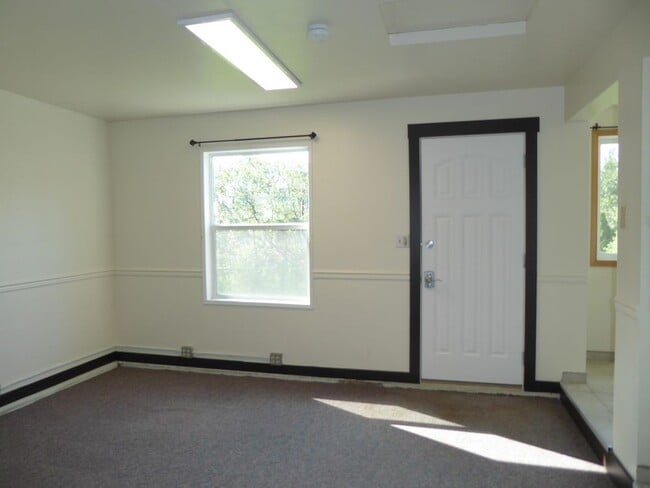 Building Photo - Pet Friendly Valley 2 story town home 2BD/...