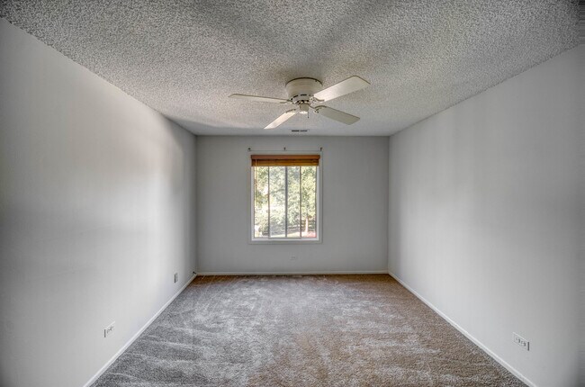 Building Photo - 8235 Poplar Ln