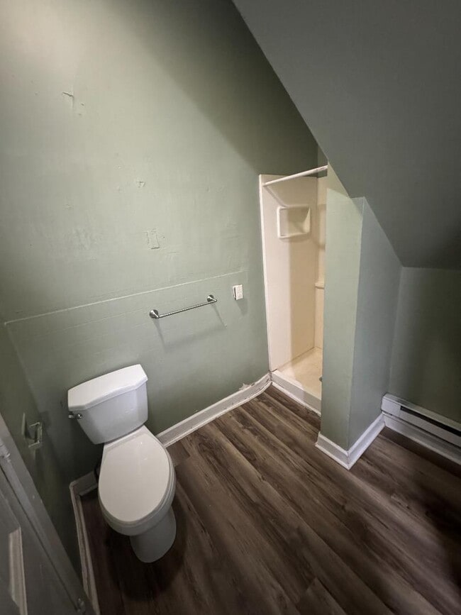 Building Photo - 727-729 W 4th st - 729 W 4th St Floor 2