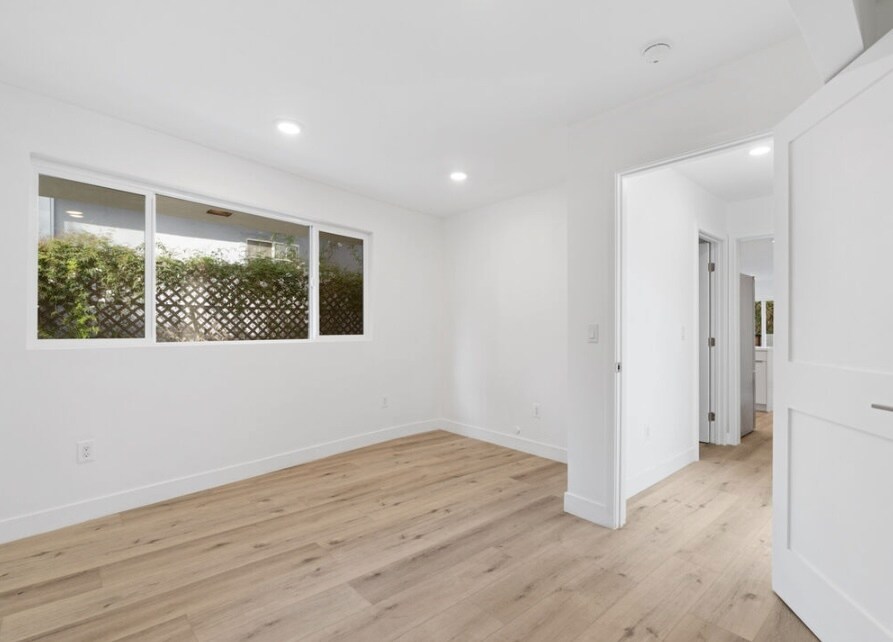 Building Photo - 1025 Pleasantview Ave