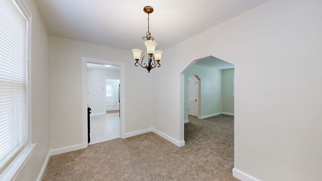Building Photo - Newly Renovated 2 Bed/1 Bath Home in Camp Taylor