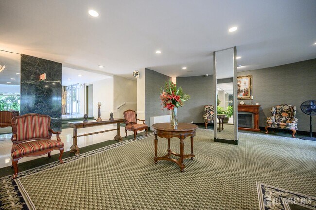 Building Photo - 301 Beech St