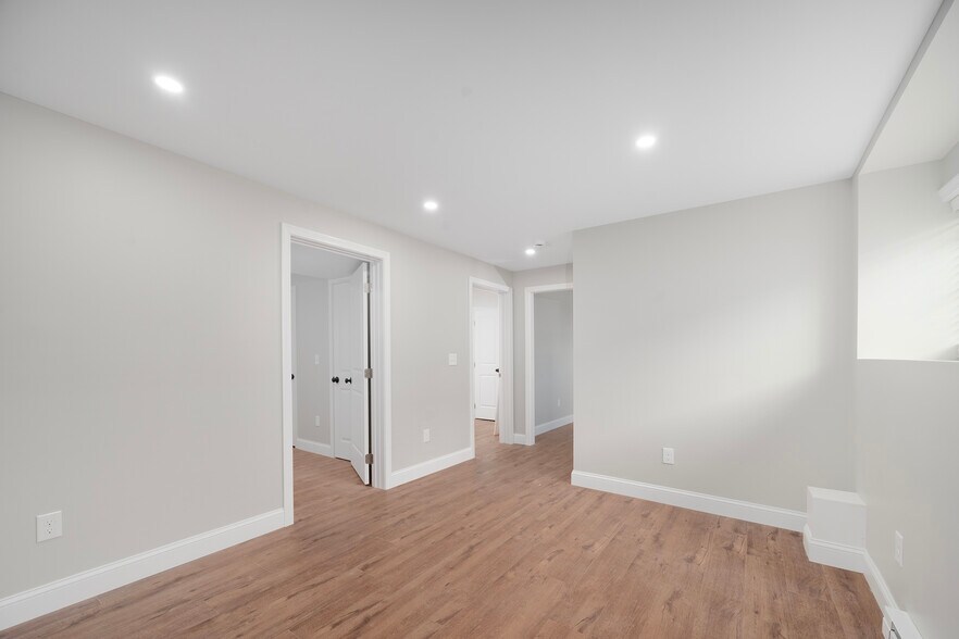 Building Photo - 28 Grosvenor Ave