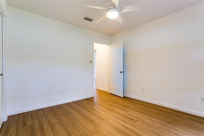 Building Photo - 2102 Rabb Rd