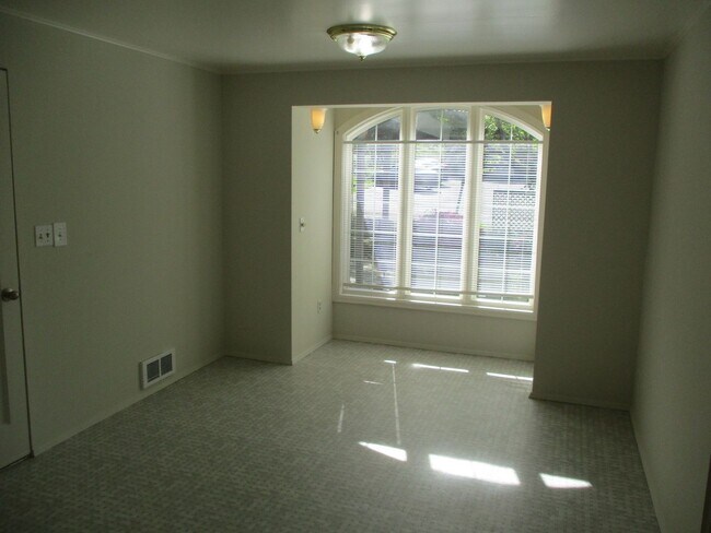 Building Photo - 3 Bedroom Rambler in Downtown Gig Harbor