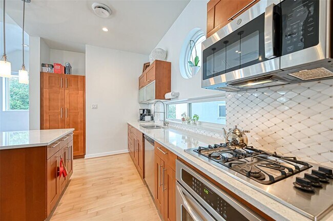 Building Photo - 5628 Kiam St