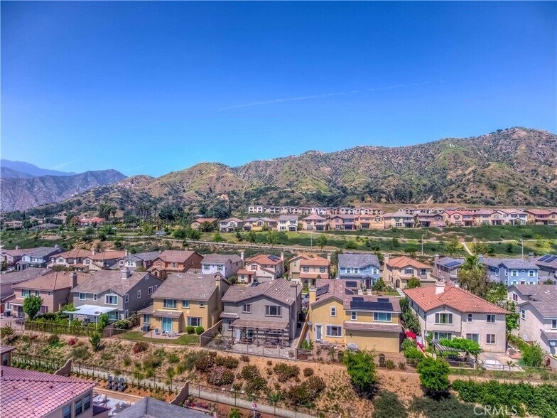 Building Photo - 662 E Gardenia Dr