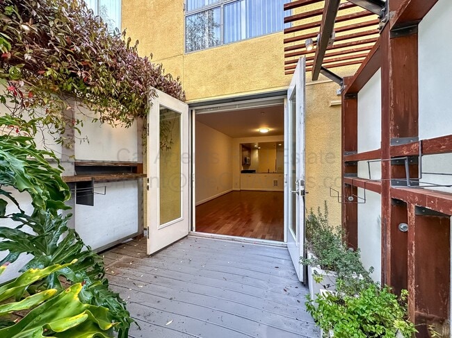 Building Photo - 585 9th St