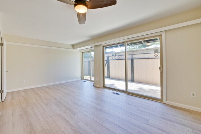 Building Photo - Single Story Townhome in Cherry Chase Neighborhood of Sunnyvale!