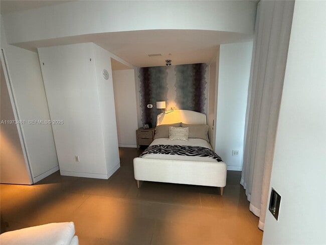 Building Photo - 18101 Collins Ave