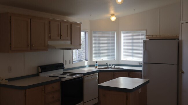 Building Photo - NICE MANUFACTURED HOME!