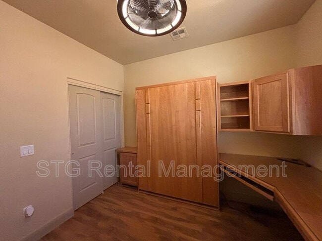 Building Photo - 530 S Coral Cv