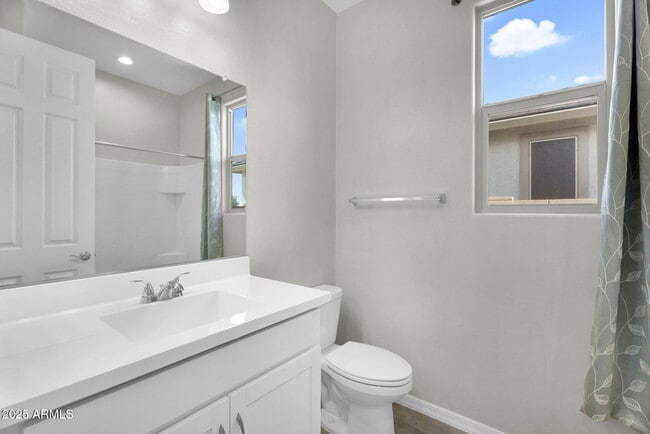 Building Photo - 18570 W Honeysuckle Dr