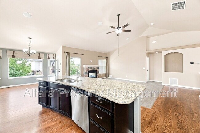 Building Photo - 7183 Cottonwood Tree Dr