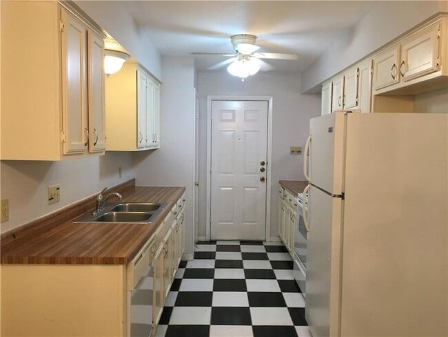 Building Photo - 5302 Avenue G   Unit B