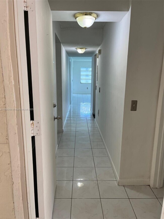 Building Photo - 8420 SW 154th Cir Ct