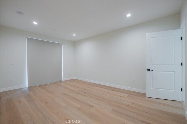 Building Photo - 10218 Fernglen Ave