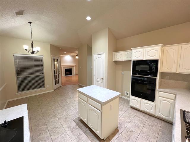Building Photo - 705 Pine Lakes Dr