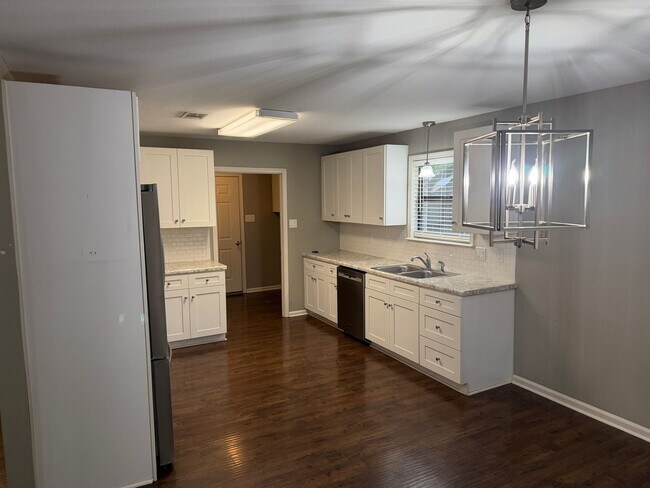 Building Photo - 2 S Hampton Cove