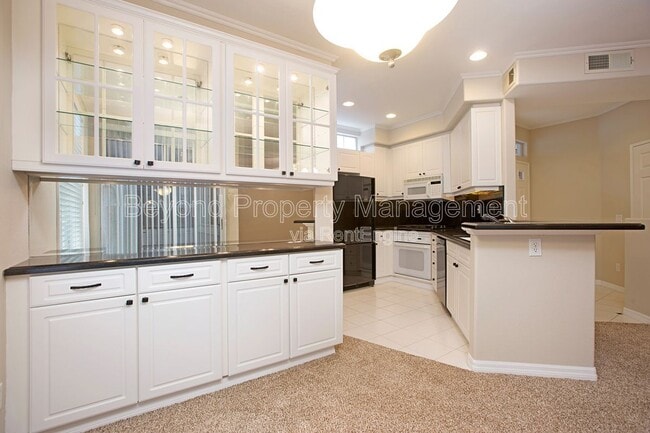 Building Photo - 10722 Sabre Hill Dr