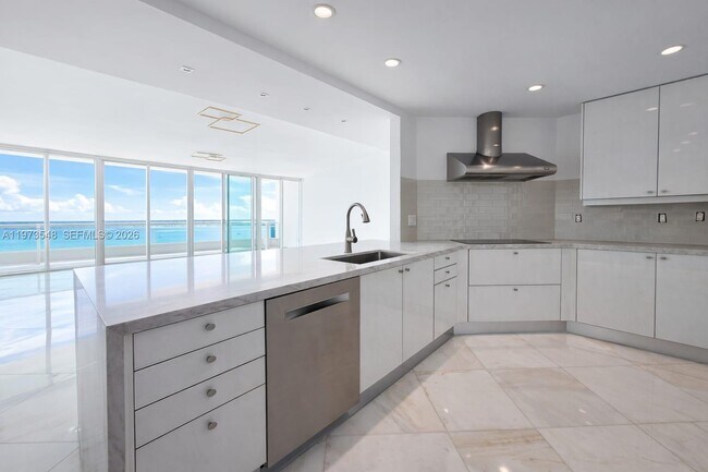 Building Photo - 1643 Brickell Ave