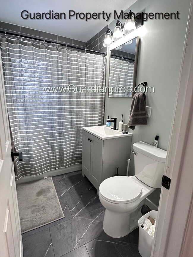 Building Photo - St Louis Park Single Family Home, Large Yard, 1 Car Garage, 3 Season Porch, W/D