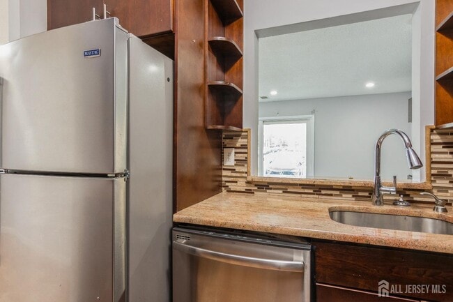 Building Photo - 705 Sunshine Ct