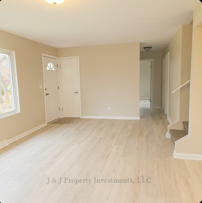 Building Photo - 7119 S Solon Rd