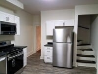 Building Photo - 3 Bedroom 2 Full Bath TownHouse with 2 car tandem  Parking for Rent