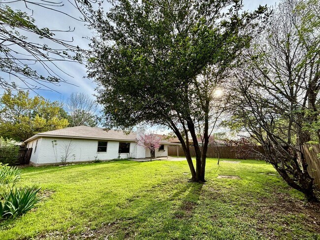 Building Photo - Completely Remodeled 4 bedroom Home