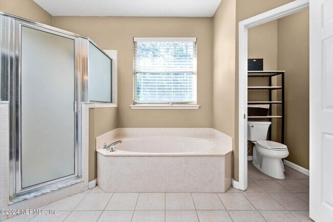 Building Photo - Fully Furnished Home
