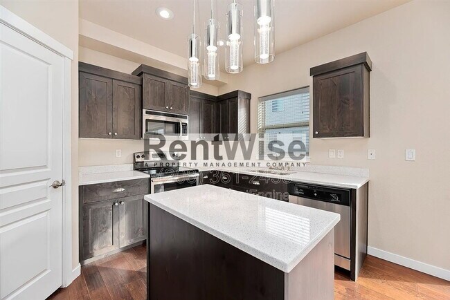 Building Photo - 8732 W Pine Valley Ln