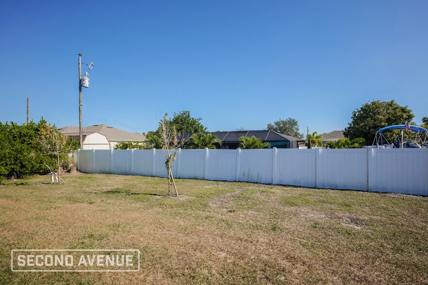 Building Photo - 1423 NE 16th Pl